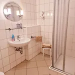 Gina Konukevi 3*