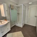 Gina Konukevi 3*