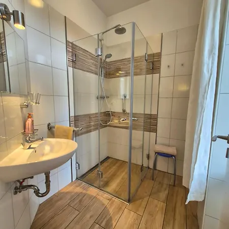 Gina Πανσιόν 3*